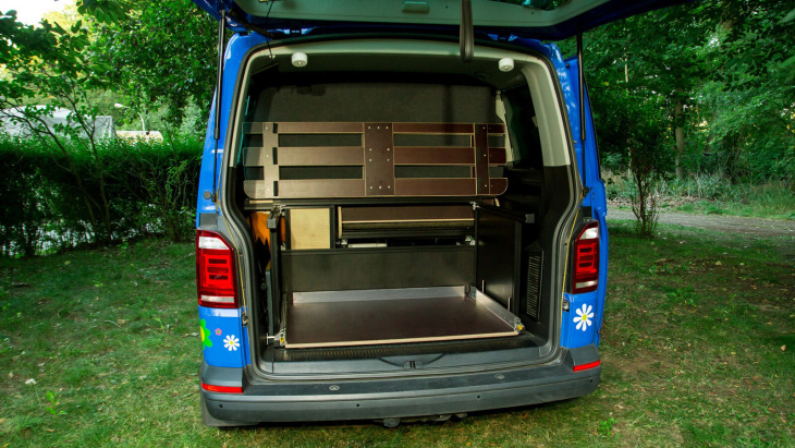 camping-modulmöbel ab 6.600 euro - van-umbau von pirate vans