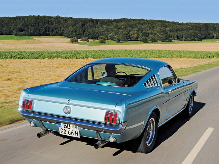 so fährt sich der fastback-mustang