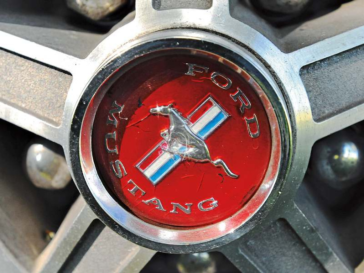 so fährt sich der fastback-mustang