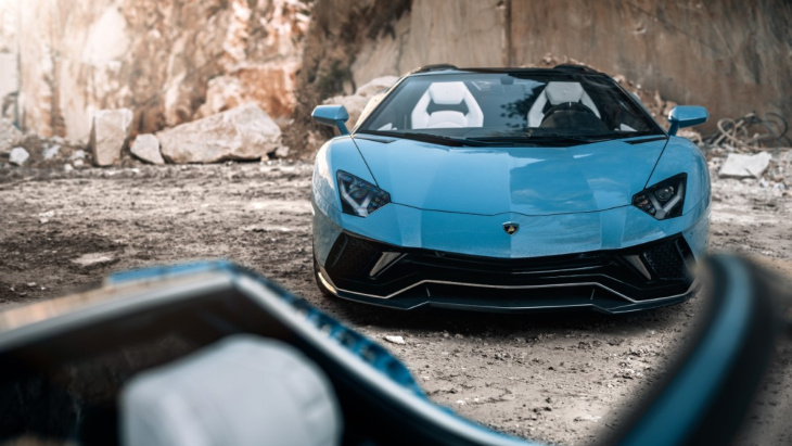 lamborghini aventador ultimae roadster, una one-off in omaggio alla mitica miura