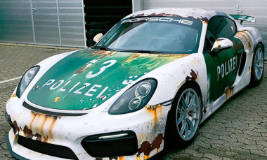 Porsche Cayman GT4: Tuning von Wrap Style                   Polizei-Porsche stark vergammelt