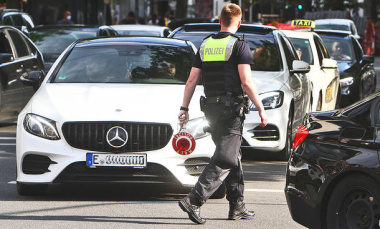 Autoposer: illegales Tuning & Raser (Polizei)                               Verwaltungsgericht verbietet höhere Strafen gegen Autoposer