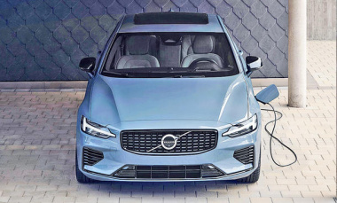 Volvo S60 (2018): R-Design/Innenraum/T5/Preis                   Volvo spendiert V60 ein kleines Update