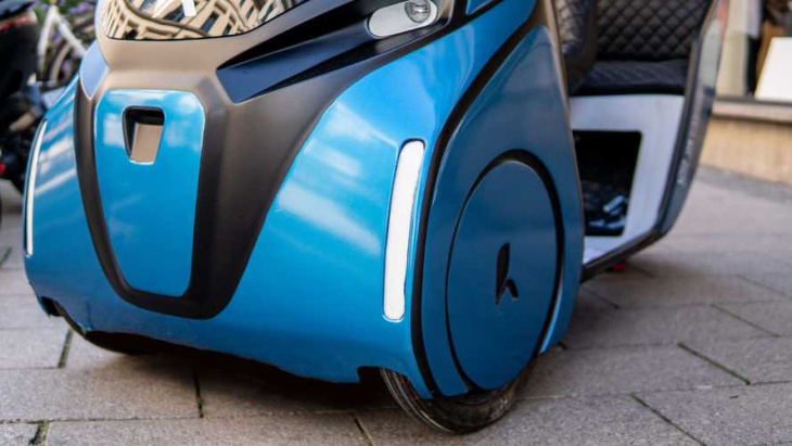 hopper: dreirädriges e-bike mit zwei sitzen und hinterradlenkung