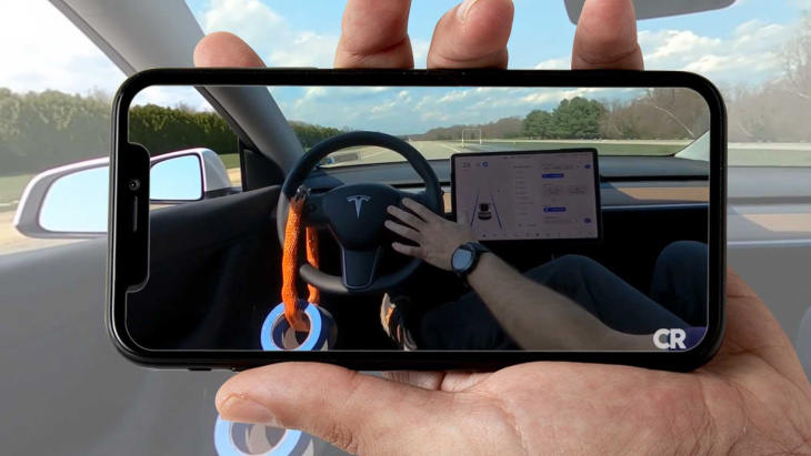 Tesla Autopilot fährt auch ohne Person auf dem Fahrersitz