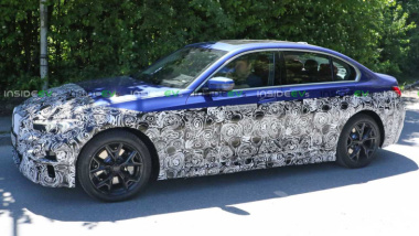 BMW 3er (2022) mit Elektroantrieb als Erlkönig erwischt