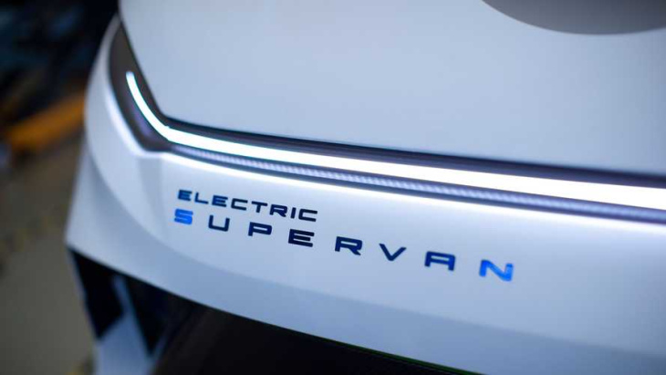 ford electric supervan mit 2.000 ps fährt auf dem nürburgring