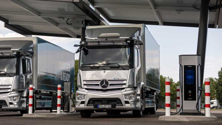 mercedes truck eröffnet ladepark für elektro-laster zum testen