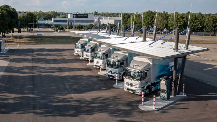 mercedes truck eröffnet ladepark für elektro-laster zum testen