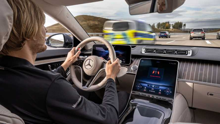 autonomes fahren: level-3-system für eqs und s-klasse genehmigt