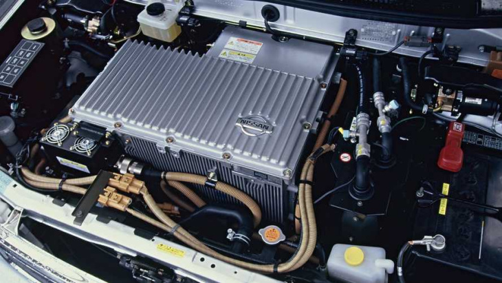 dieser nissan von 1995 war das erste auto mit lithium-batterien