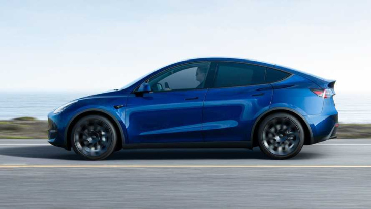 tesla model y: neue farben quicksilver und midnight cherry red