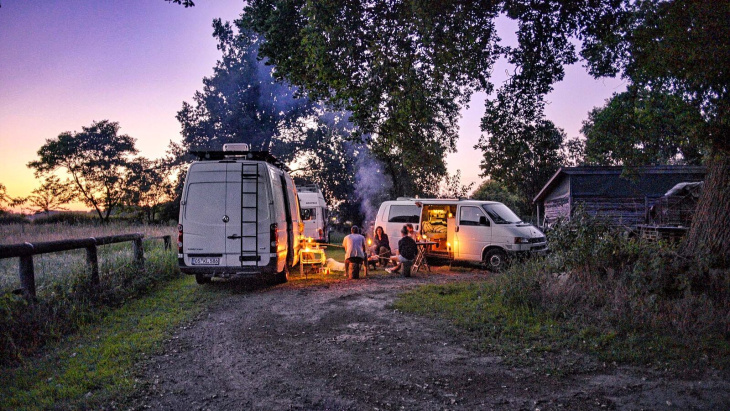 mit dieser ausrüstung geht es auch ohne strom - die besten tipps für autarkie im camper