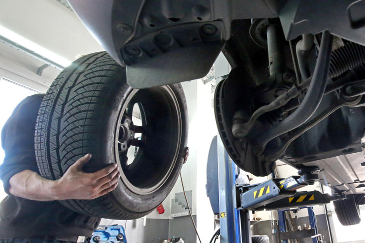 höchste zeit für winterreifen am auto: wann es ohne sie strafen gibt