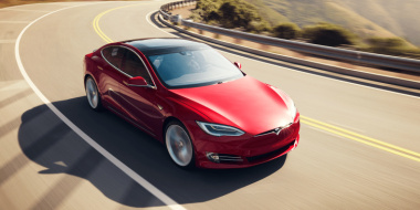 Tesla bessert wegen Problemen die Servolenkung nach
