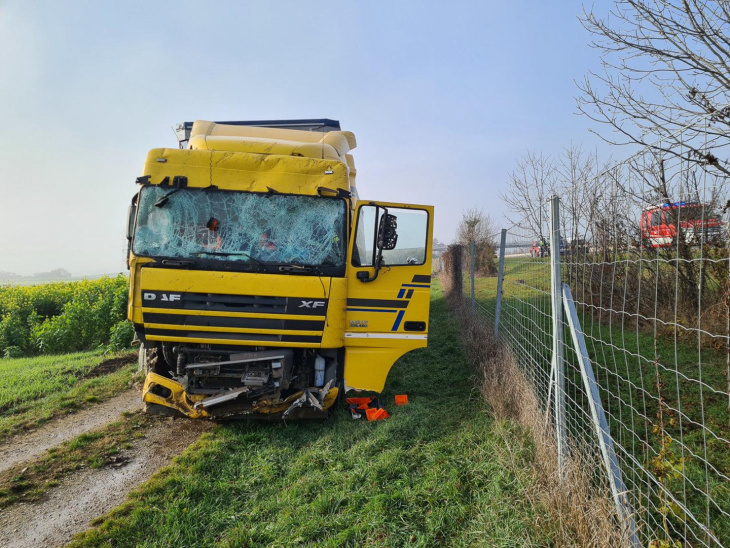 wilder ritt: lkw kam von der a2 ab und landete auf schotterweg