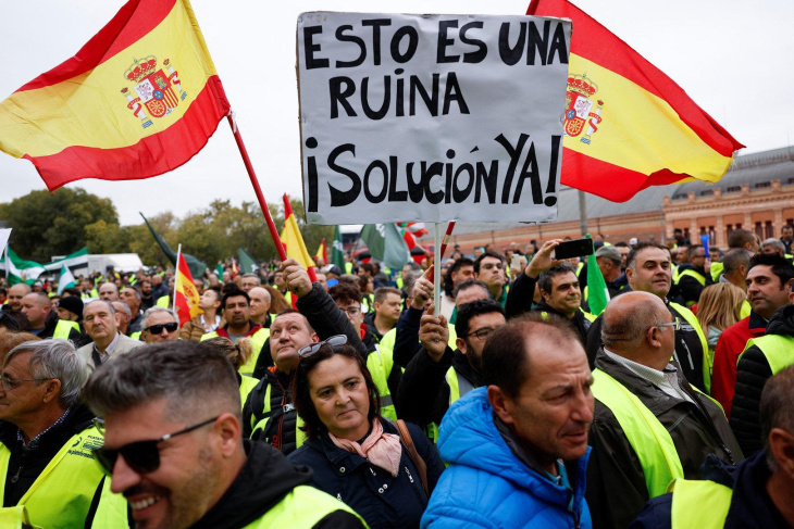 spanische lkw-fahrer streikten erneut wegen hoher kosten