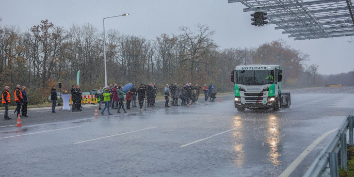 neue beregnungsanlage für testfahrten in betrieb