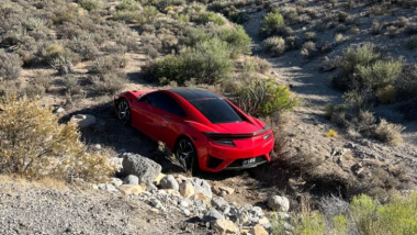 Schlechtes Abenteuer, Acura NSX stürzt im Red Rock Canyon ab
