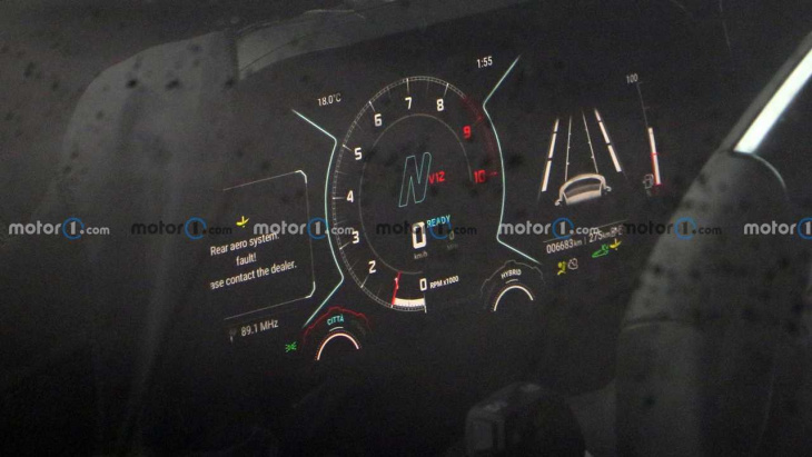 lamborghini aventador-nachfolger: cockpit zeigt v12-logo