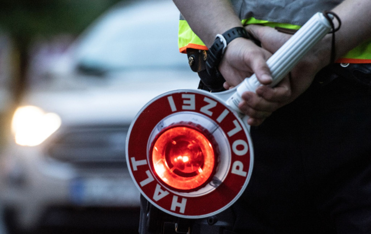 mann fährt mit rund 120 km/h durch greifswald