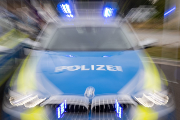 autofahrer mehr als 100 km/h zu schnell unterwegs