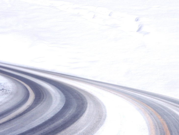 autofahren im winter: sicher unterwegs auf schnee und eis