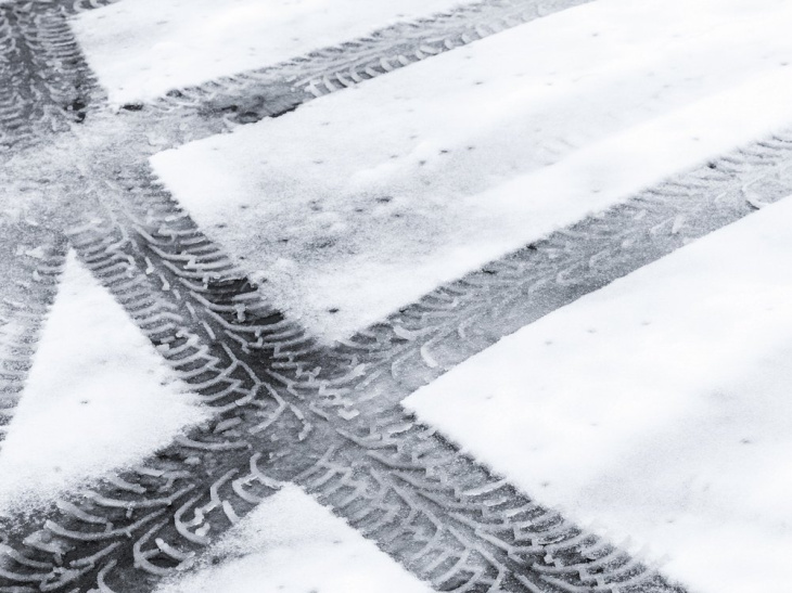 autofahren im winter: sicher unterwegs auf schnee und eis