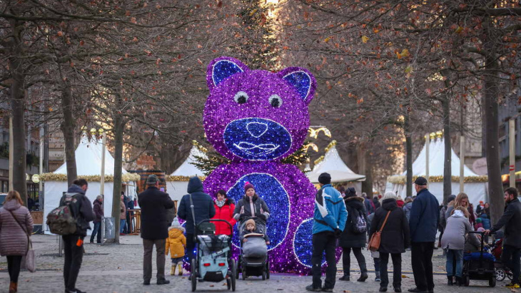 goldene reiterin und spielmannszug eröffnen den dresdner augustusmarkt