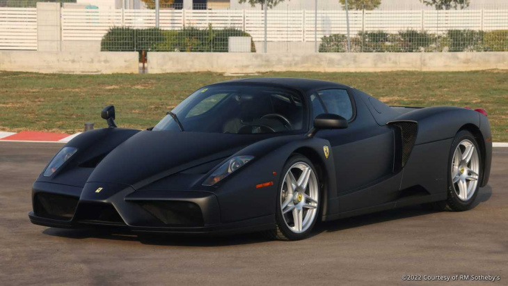 matte nero opaco: einzigartiger ferrari enzo wird versteigert