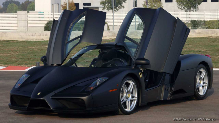 matte nero opaco: einzigartiger ferrari enzo wird versteigert