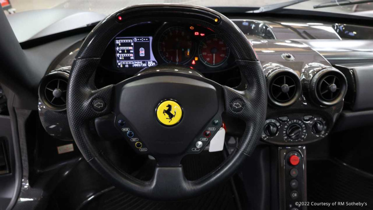 matte nero opaco: einzigartiger ferrari enzo wird versteigert