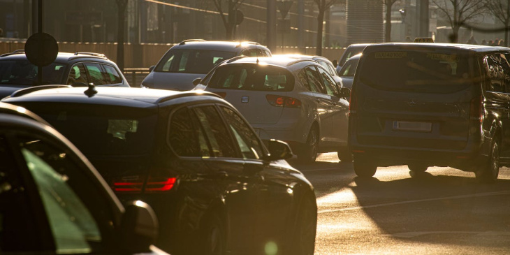 stau vorprogrammiert – demo zieht durch wiens straßen