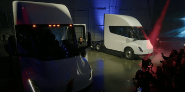 Startschuss für Auslieferungen von Teslas E-Lkw Semi