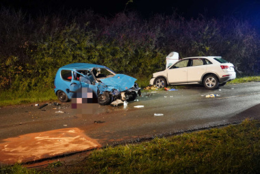 Fiat kracht in Audi: Fahranfänger (†18) nach Frontal-Unfall sofort tot