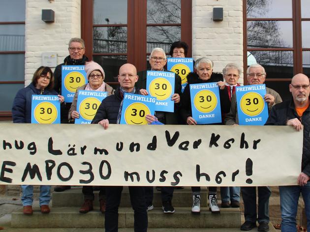 an der b 253 in gensungen dröhnen ab 5 uhr die motoren