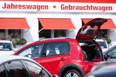 Ein Auto zu kaufen könnte 2023 billiger werden – vor allem bei Gebrauchten sinken die Preise dann, so Volkswagen
