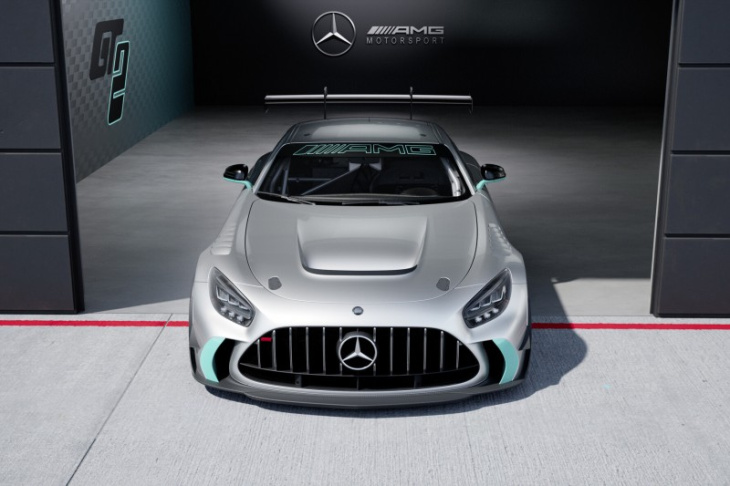 mercedes-amg macht es doch! gt2-rennwagen offiziell präsentiert