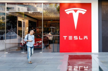 Das T im Logo von Tesla steht nicht für den Markennamen — das steckt tatsächlich dahinter