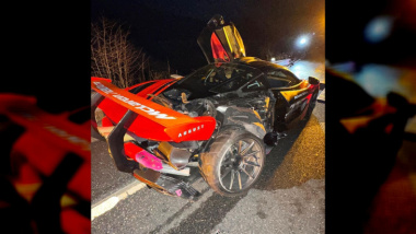 Schockunfall bei Long Beach, McLaren 720 GTR von einem Dodge Challenger verwüstet
