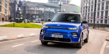 Kia mustert e-Soul in der Basisversion mit 100 kW aus