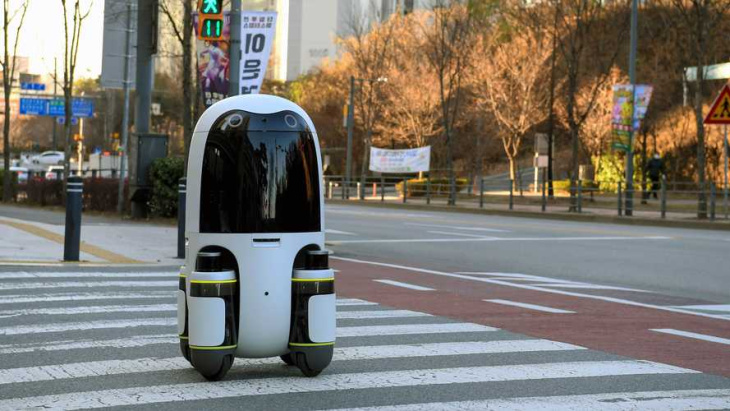 hyundai stellt autonomen hotel- und liefer-roboter vor