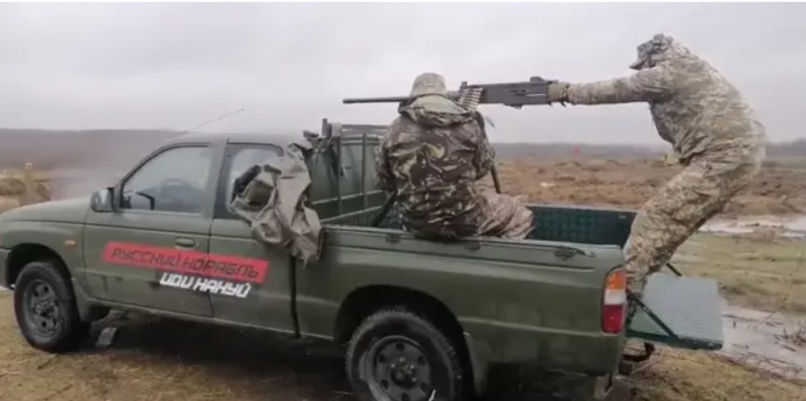 ukraine: wie eine flotte veralteter pickups aus großbritannien russische scharfschützen überlistet