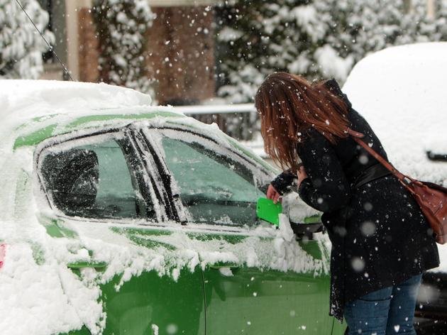 eiskratzen am auto: ein hausmittel macht die scheibe in sekunden frei