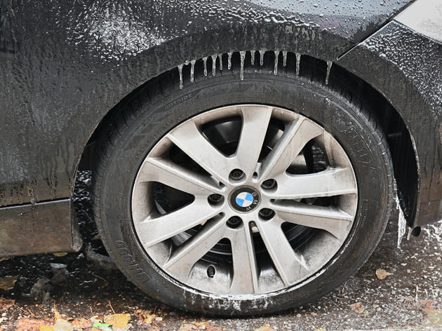 glätte auf den straßen: wie sich autofahrer auf blitzeis vorbereiten können