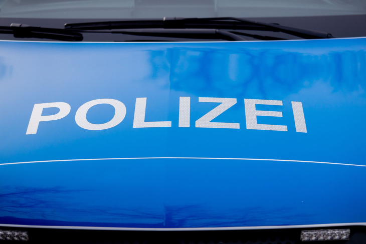 auto mit 10.000 euro im handschuhfach gestohlen