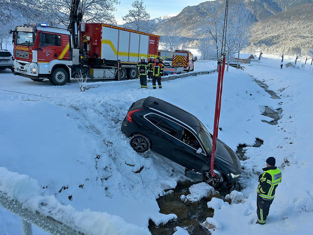 mit sommerreifen unterwegs: brite landet mit volvo in der degernlaine