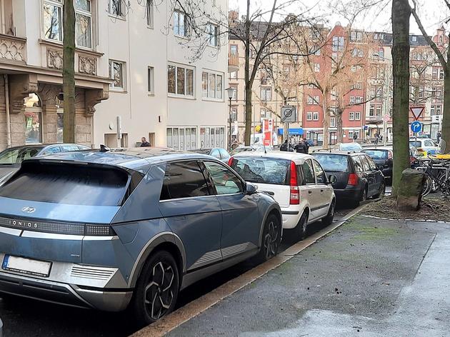 stundenlanger auto-alarm nervt anwohner am bebelplatz