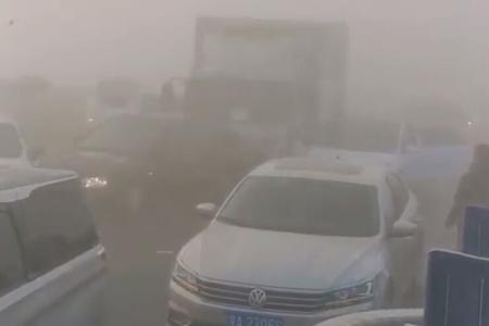 massenkarambolage auf brücke in china: dichter nebel – mehr als 200 autos gecrasht