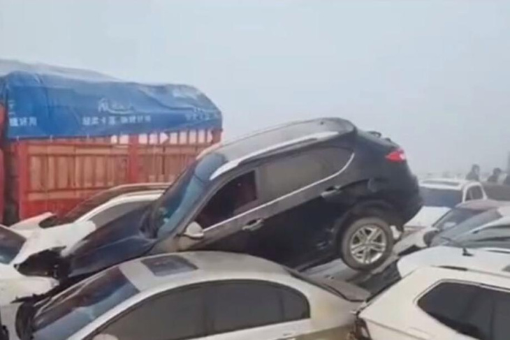 massenkarambolage auf brücke in china: dichter nebel – mehr als 200 autos gecrasht